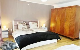 GOŁĘBI PUCH - Przytulny Apartament z Ogrodem, Kudowa Zdrój